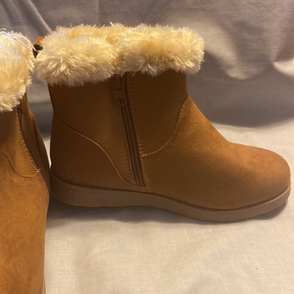 Cat and jack faux fur girls boots - Picture 4 of 6